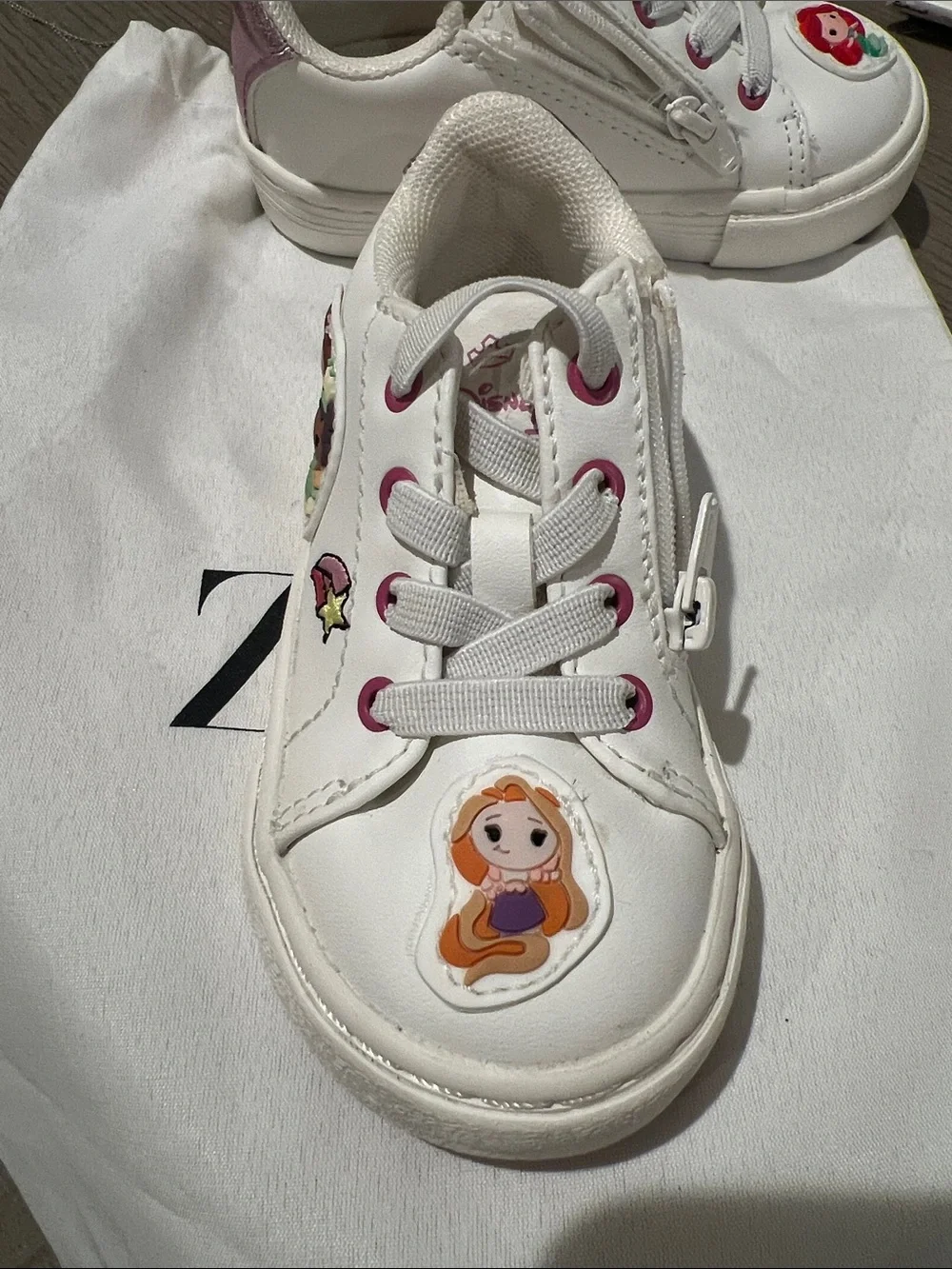 Zara Disney Princess White Sneakers with Princess Patches and side zip closure.